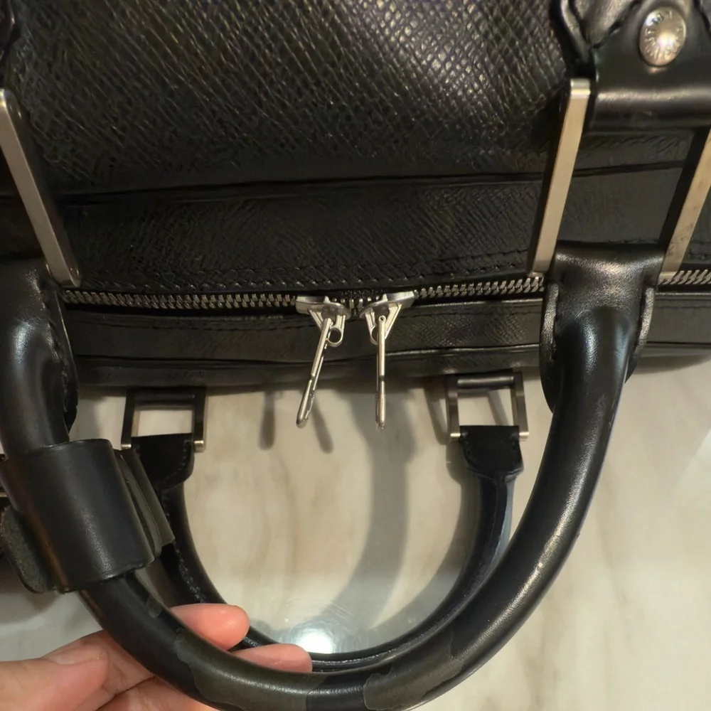 Louis Vuitton Taiga Kendall Leather Weekend Black Duffel Bag